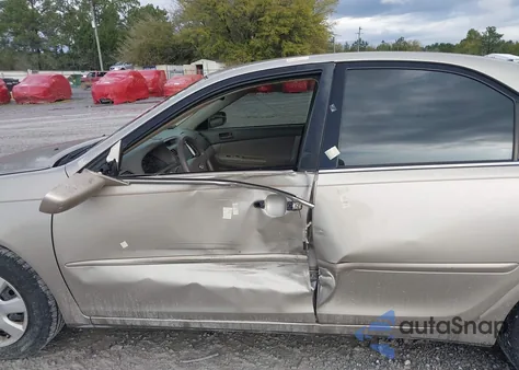 2003 Toyota Camry Le z USA, uszkodzony, nr VIN 4T1BE32K73U223669